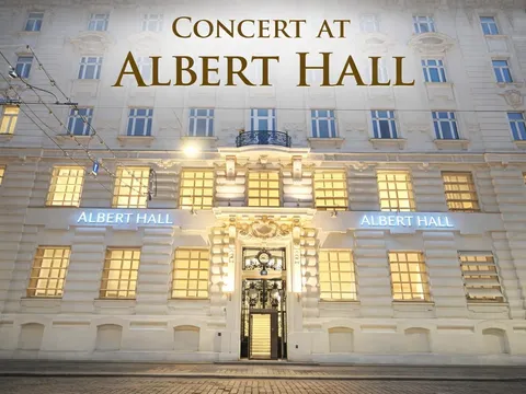 Außenansicht der Albert Hall bei Nacht